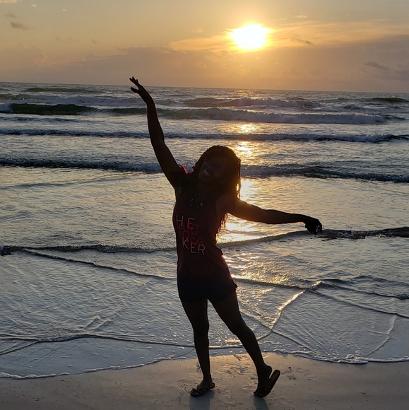 Meet your Posher, Nikkia - Picture 3 of 3